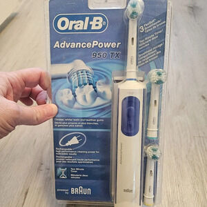 Oral-B Advance Power 950TX Bright Rechargeable Blue Power Toothbrush (Brand New)